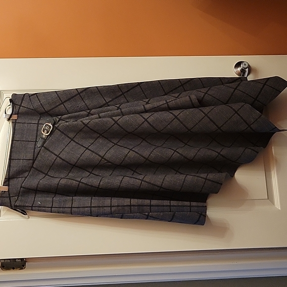 Tom Paul two piece set - Picture 2 of 2